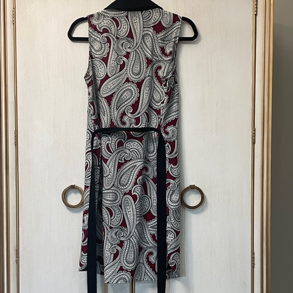 Ann Taylor Petite Paisley Shift Dress in Burgundy, Black, White - Picture 10 of 14